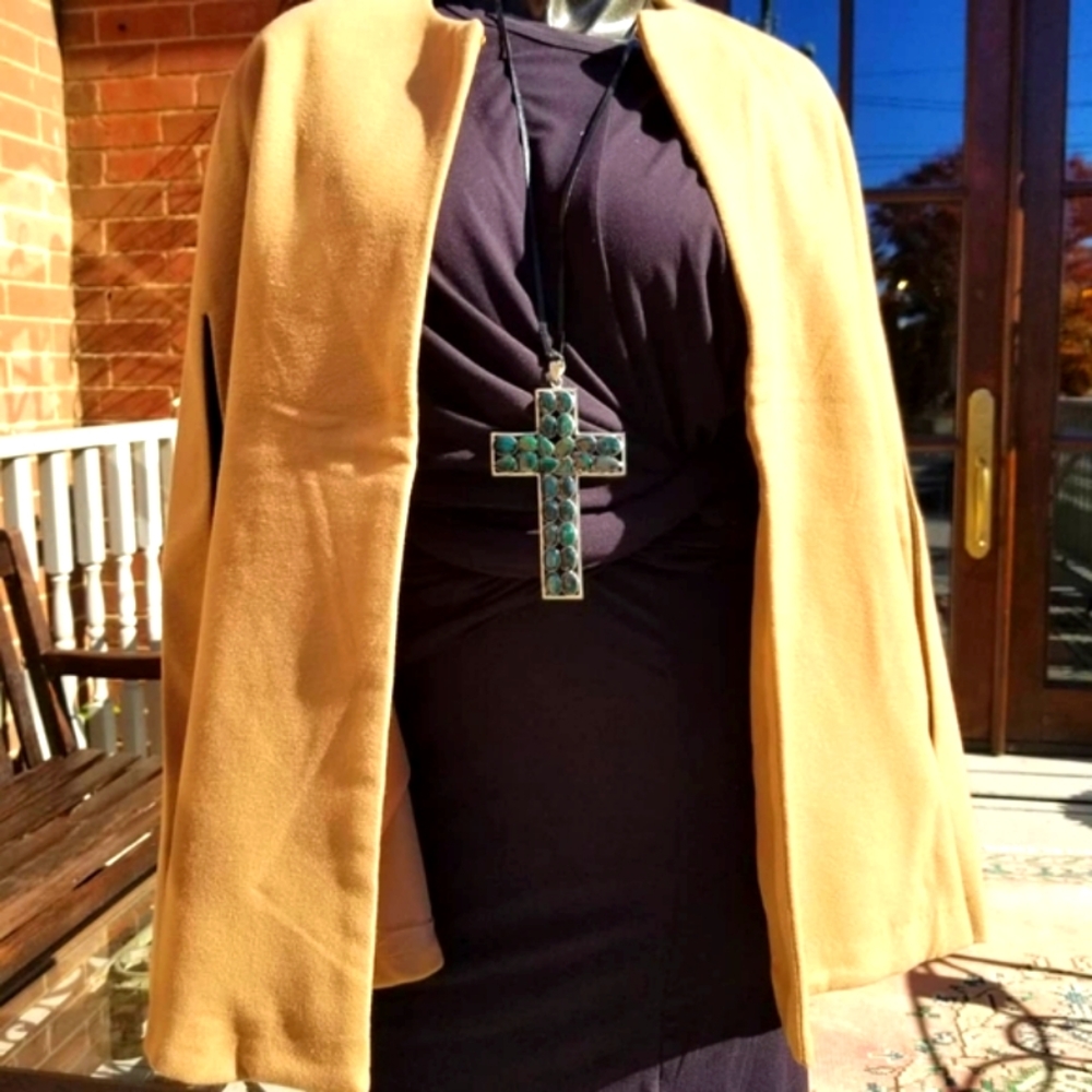 🤎Classic Camel Colored Cape with Pockets😍 Limited quantities available🤎 - Picture 10 of 16